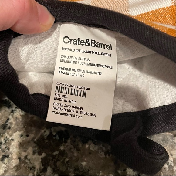 ✨SALE✨Crate&Barrel Buffalo plaid oven mitts - Picture 4 of 4